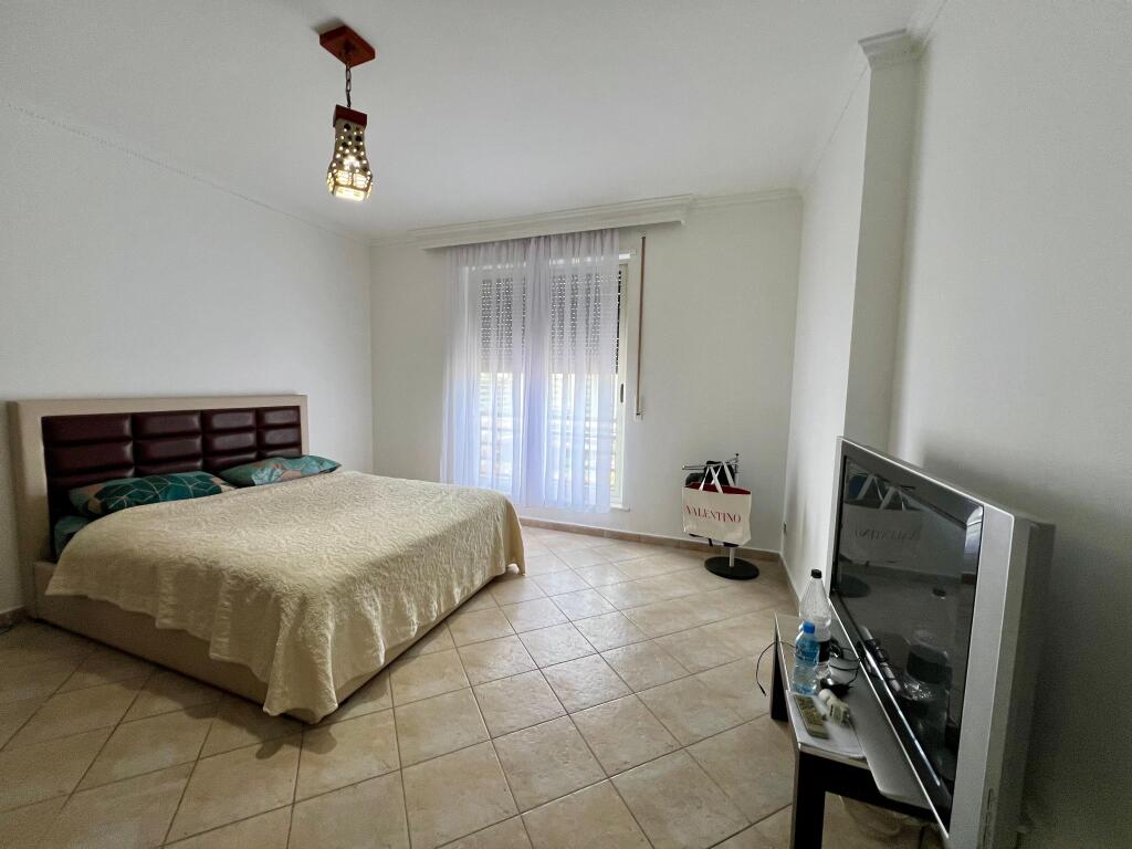 Qira, Apartament 2+1+2 "Rruga e Barrikadave", Tiranë.