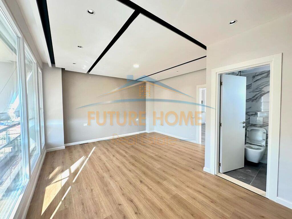 Shitet Apartament 3+1+2, Xhamllik