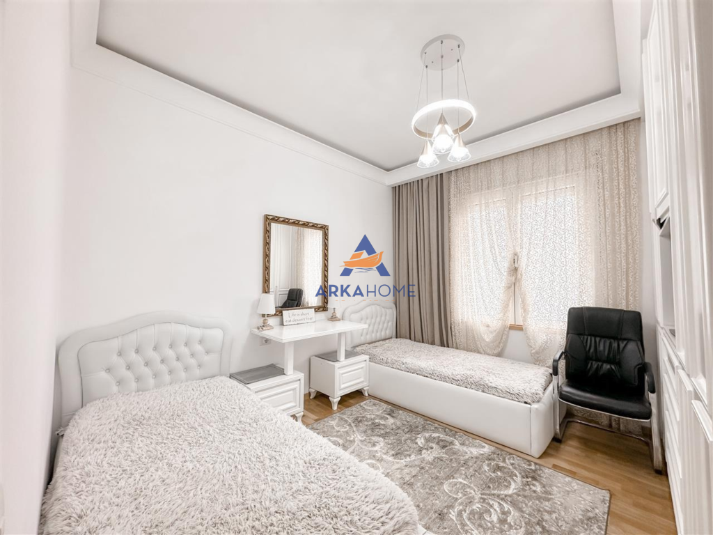 SHITET APARTAMENT 3+1+BALLKON "TE KOPSHTI BOTANIK".