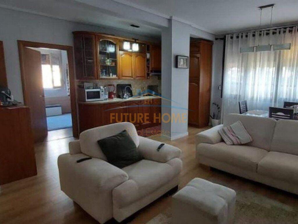 Qera, Apartament 2+1, Komuna e Parisit, Tiranë