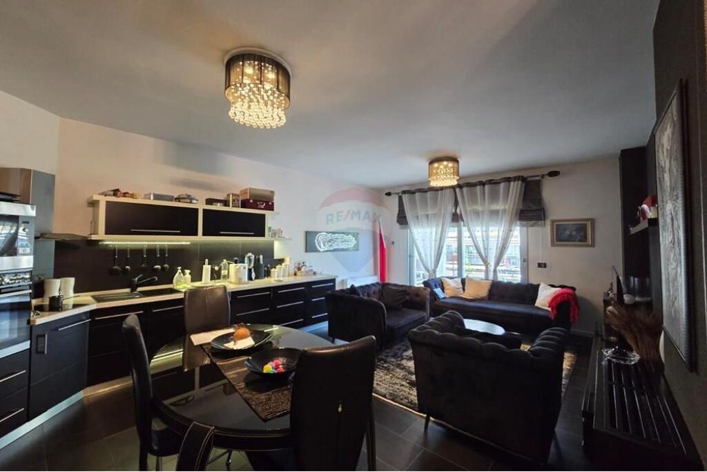 Apartament 2+1 në shitje te Libri Universitar!