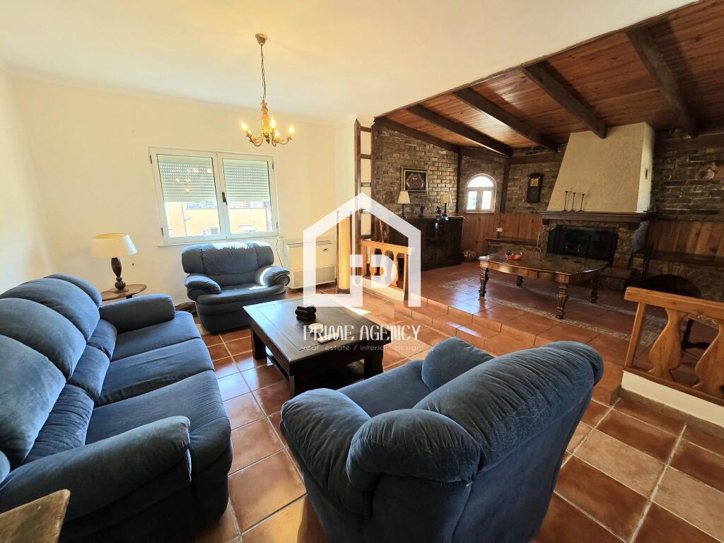 FOR RENT: PENTHOUSE APARTMENT/AREA: DINAMO STADIUM