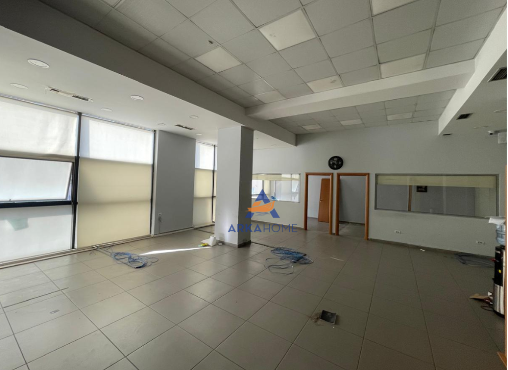 ZYRE ME QERA 140 M2 TE KRISTALI CENTER