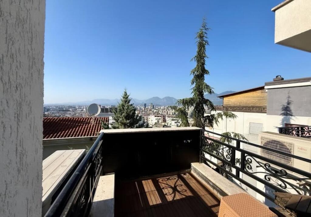 Kopshti Botanik shesim super apartament 2+1+2 tualete