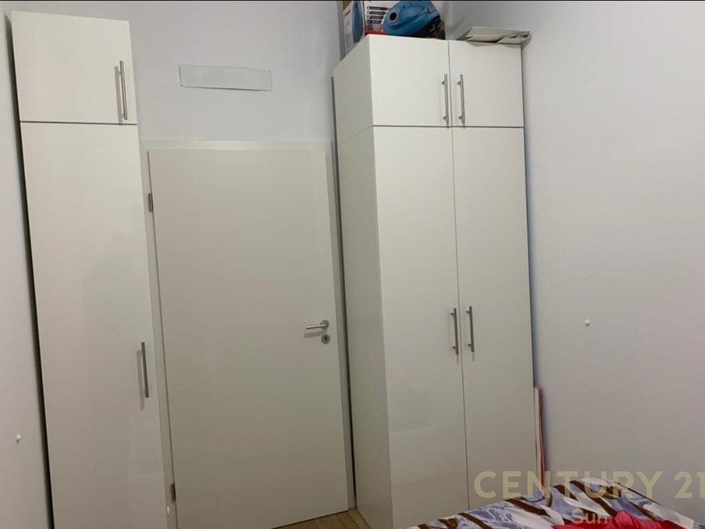 Me qera apartament 1+1 te kompleksi Mangalem