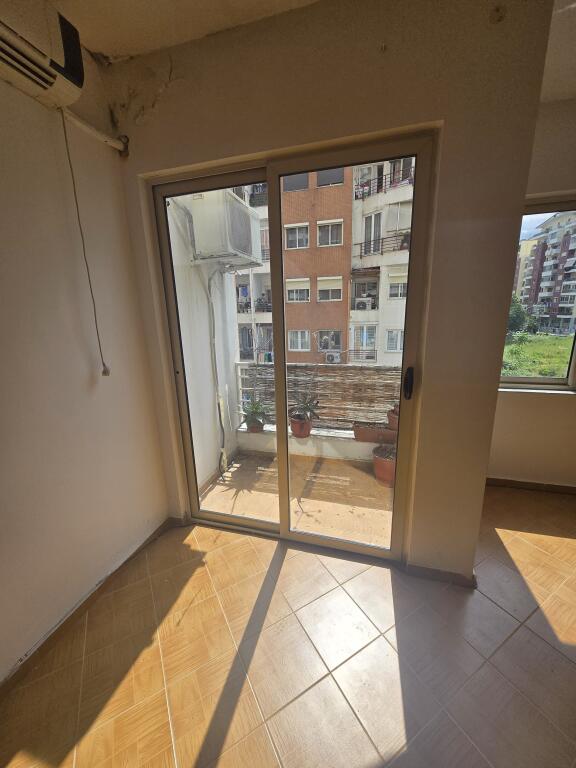 Apartament për shitje 3+1+2+vend parkimi në Yzberishr