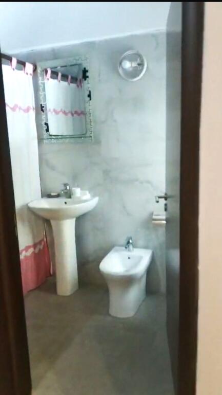 In the area of the Old Electric Market, R. Sali Nivica is renting a furnished 2+1 apartment.