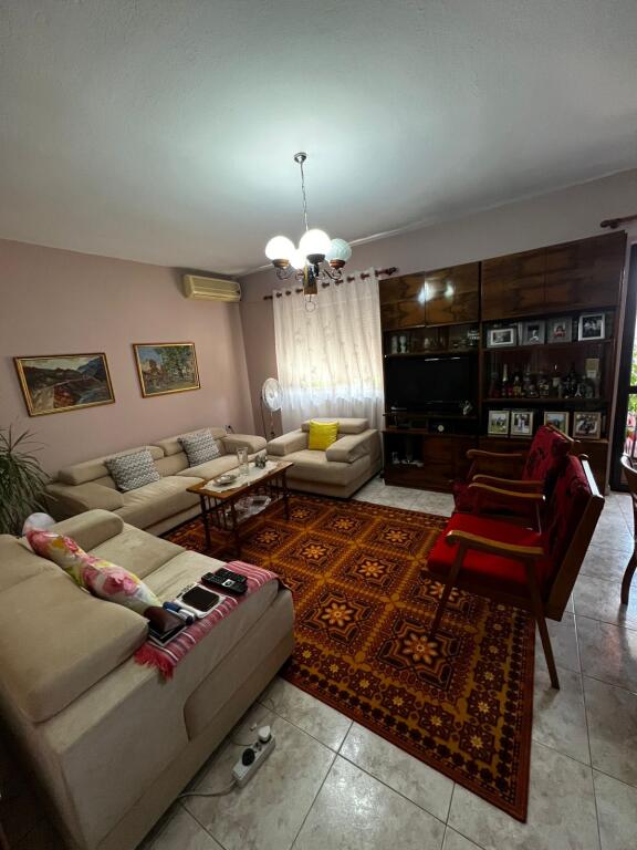 Apartament 1+1 për shitje në Qendër.