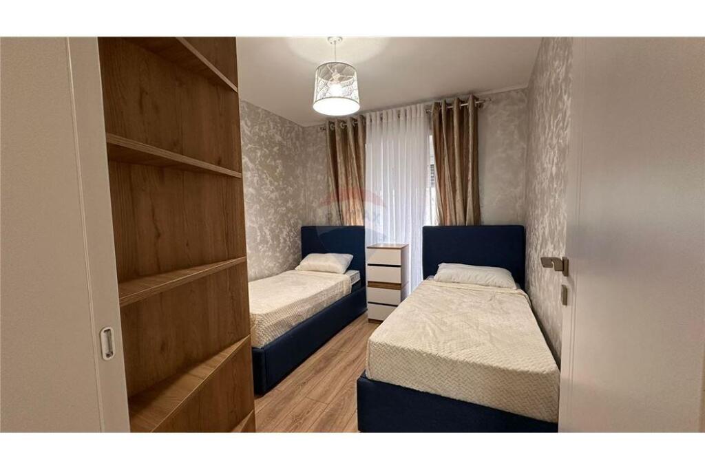 Apartament 2+1 me qira tek Rruga e Kavajes.