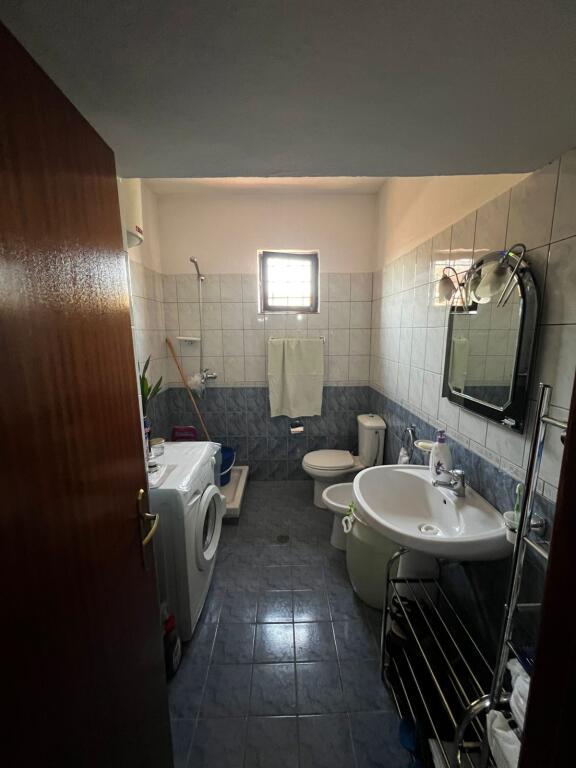 Apartament 1+1 për shitje në Qendër.