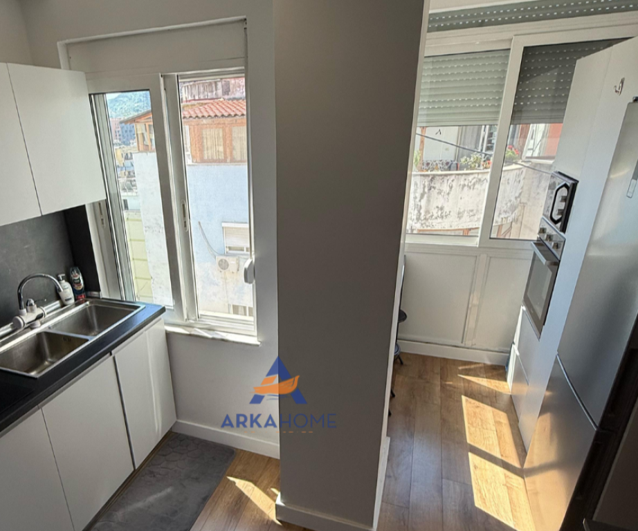 APARTAMENT 1+1+BALLKON ME QERA TE KIKA 2, KOMUNA E PARISIT