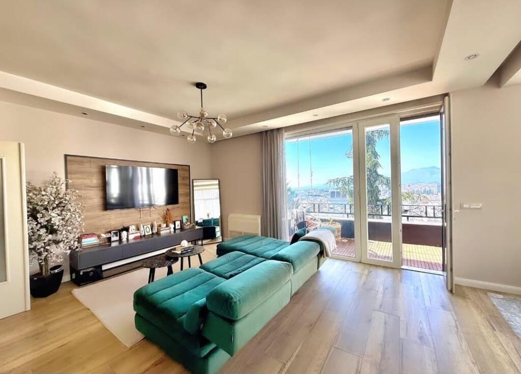 Kopshti Botanik shesim super apartament 2+1+2 tualete