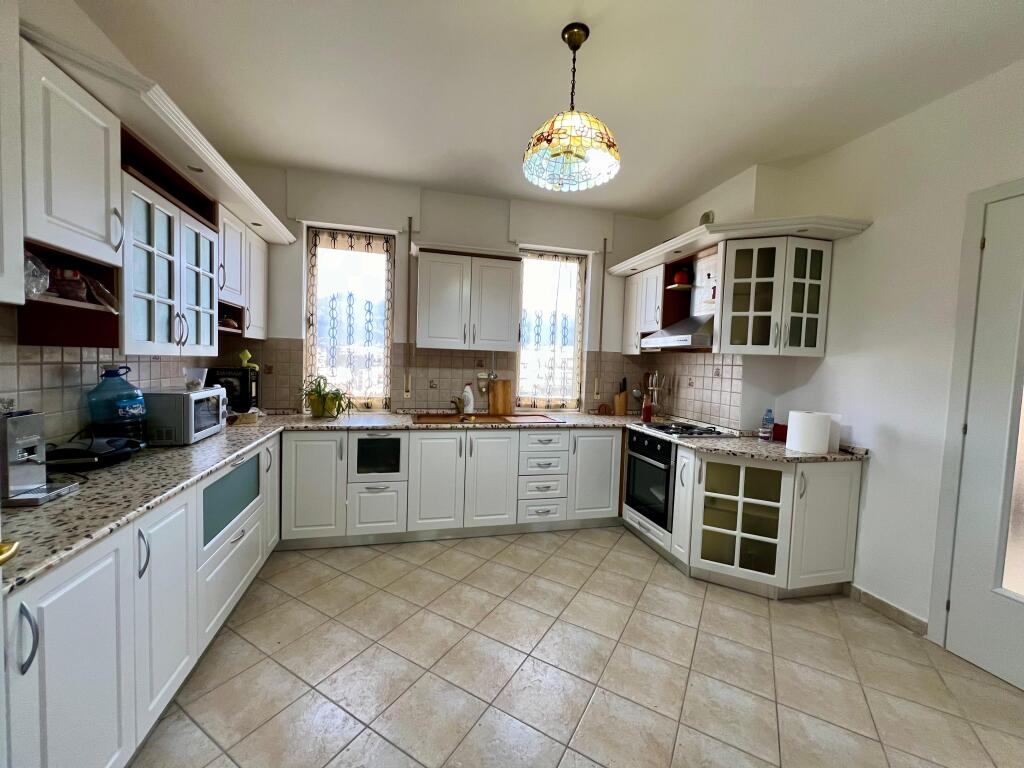 Qira, Apartament 2+1+2 "Rruga e Barrikadave", Tiranë.