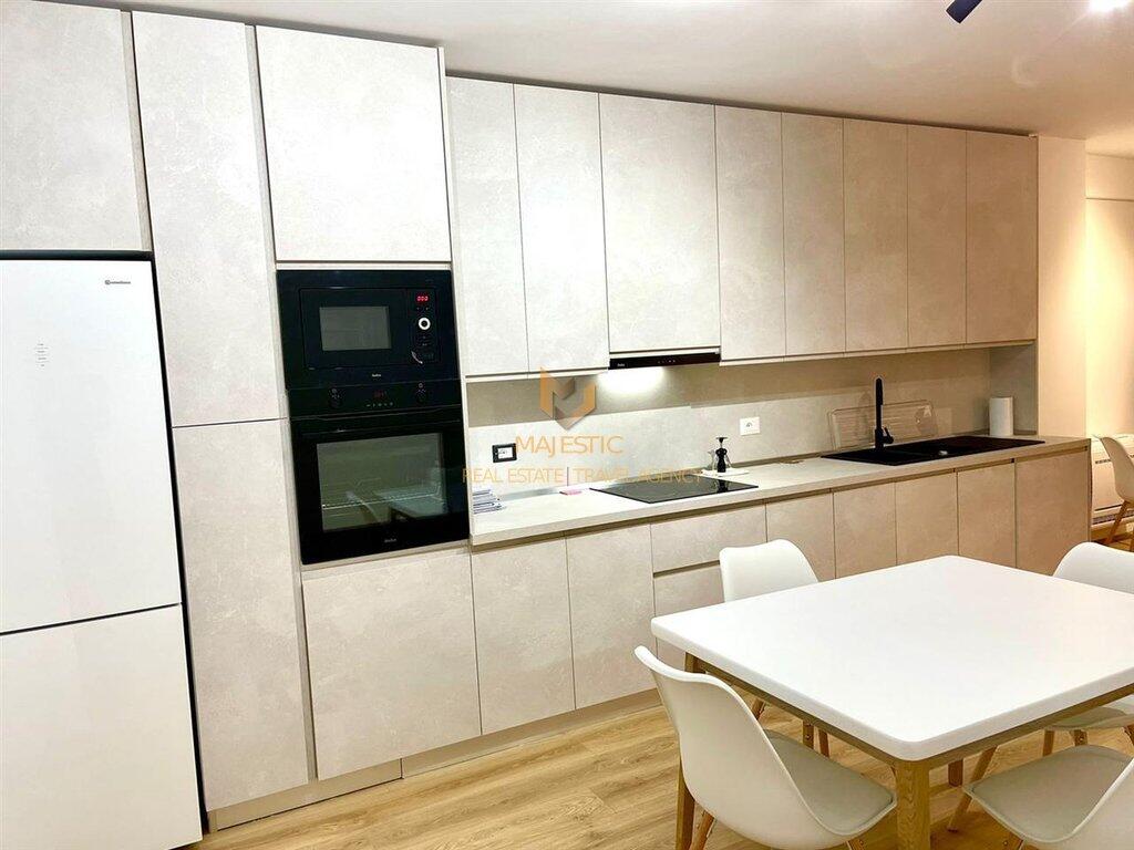 Apartament 2+1+2+depo+parkim me qira në Kopshtin Botanik tek kompleksi Fratari, Tiranë - 140 m²
