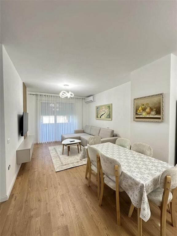 Jepet super apartament 2+1+2 tek rr Dibres, Ministria e Mbrojtjes.