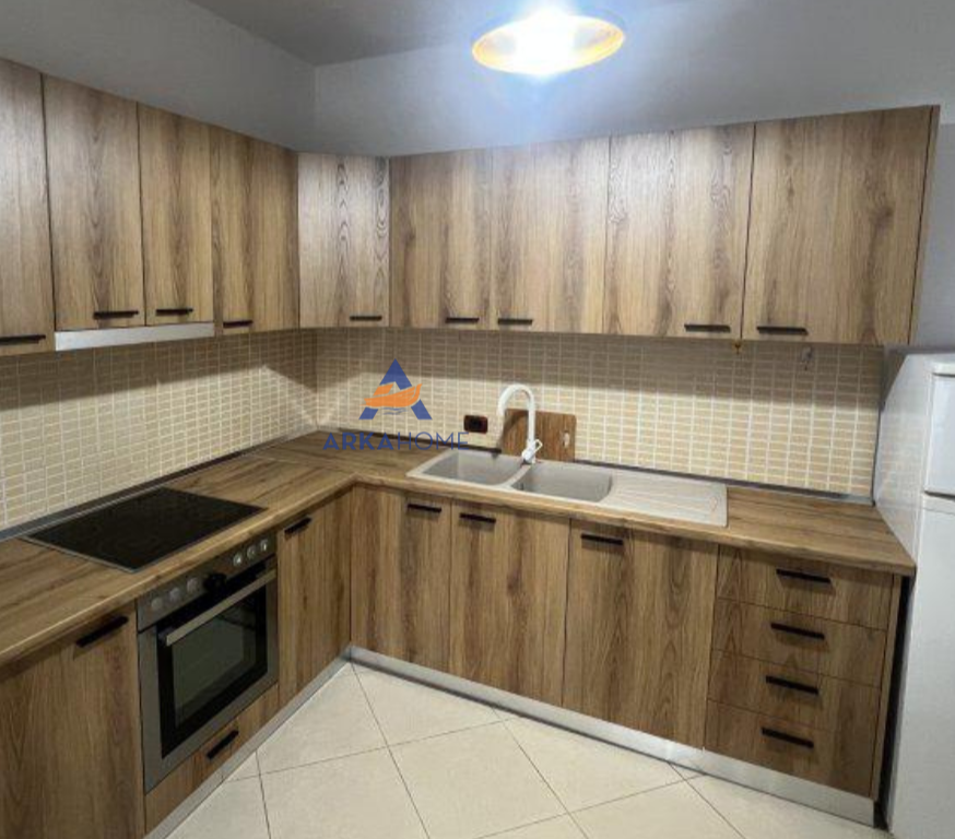 JEPET APARTAMENT 90M2 ME QERA, RRUGA LONI LIGORI, UNAZA E RE.