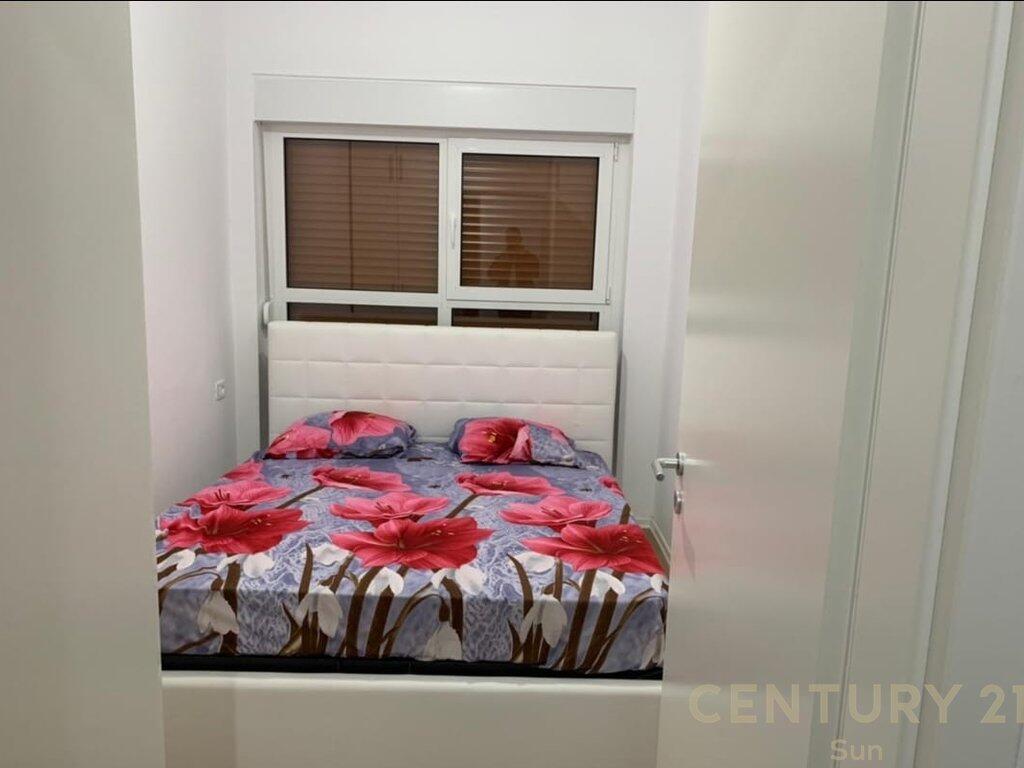 Me qera apartament 1+1 te kompleksi Mangalem