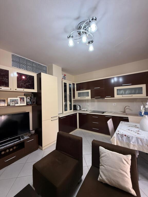 Shitet Apartament 1+1 në Vlorë – Rruga e Çipajve