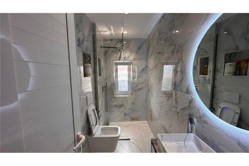Apartament 2+1 me qira tek Rruga e Kavajes.