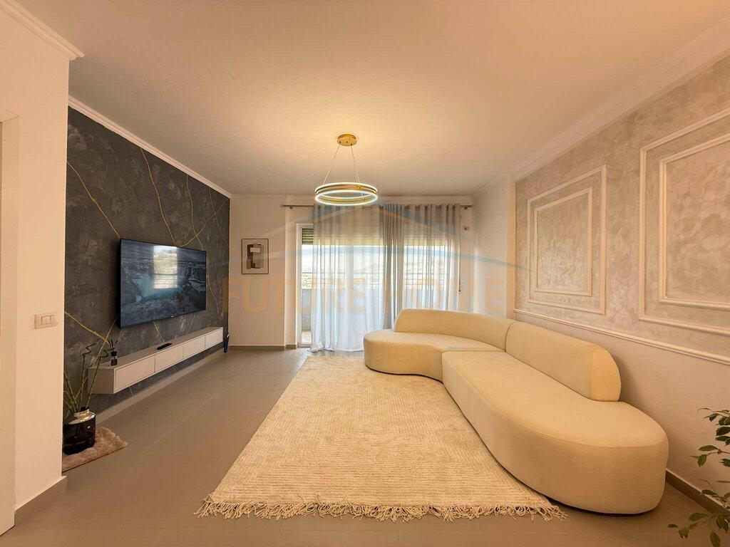 Shitet Apartament 2+1+2, Unaza e Re