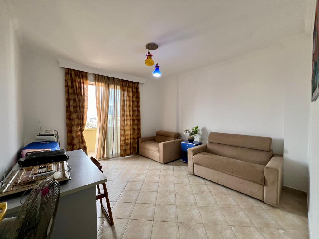 Qira, Apartament 2+1+2 "Rruga e Barrikadave", Tiranë.