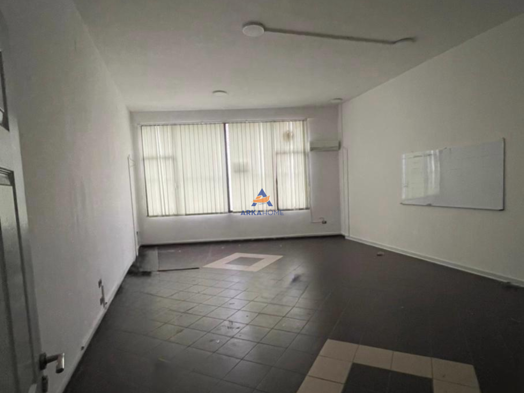 UFFICIO IN AFFITTO 300M2 "KOMUNA E PARISIT"