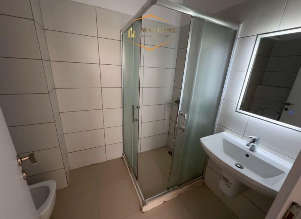 Shtepi me qera 2+1+2+post parkimi tek Kodra e Diellit 2