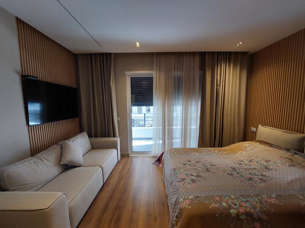 ESKLUZIVE në Lungomare, Vlorë! Shitet apartament 2+1+2 + post parkimi,