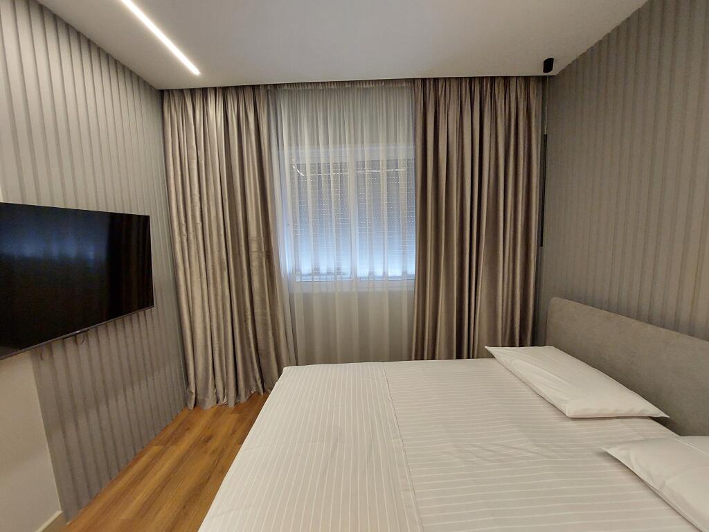 ESKLUZIVE në Lungomare, Vlorë! Shitet apartament 2+1+2 + post parkimi,
