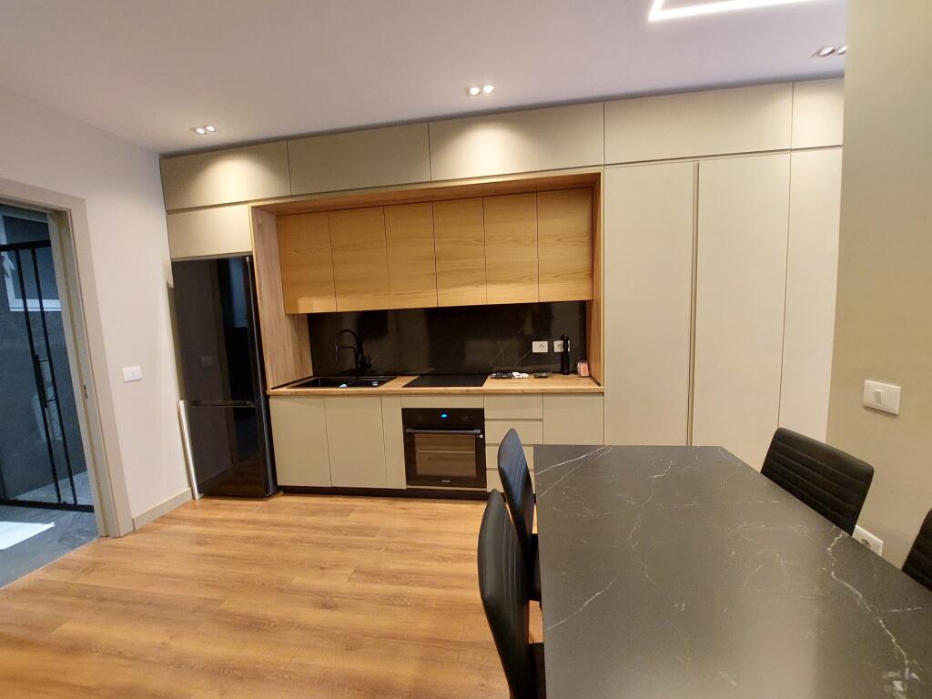 ESKLUZIVE në Lungomare, Vlorë! Shitet apartament 2+1+2 + post parkimi,