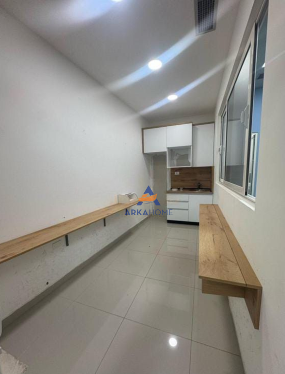 AFFITTASI SPAZIO 204.45M2 "RRUGA SIRI KODRA".