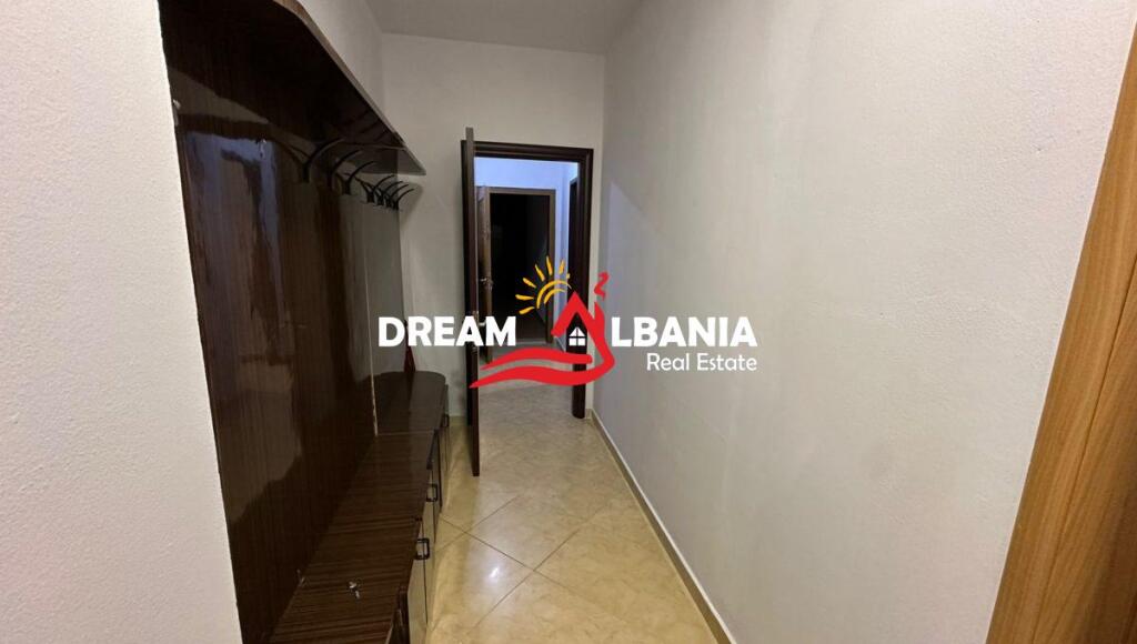 Shiten 2 garsoniere ne rrugen e Durrsit prane Bllokut te Ambasadave (ID 4101043)