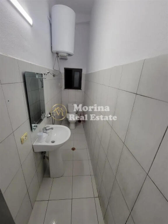 Qera, Hyrje Private 1+1, Porcelan