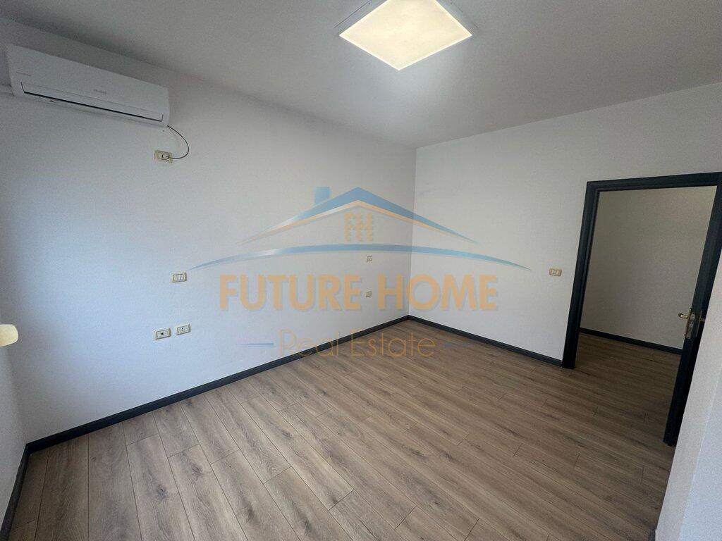 Shitet Apartament 2+1, Komuna e Parisit