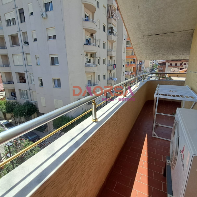 Appartamento 1+1 in affitto al 4° piano di una villa, Durazzo