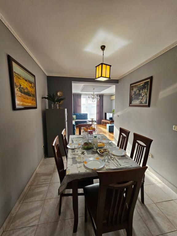 Apartament 2+1 për shitje pranë Medresesë!