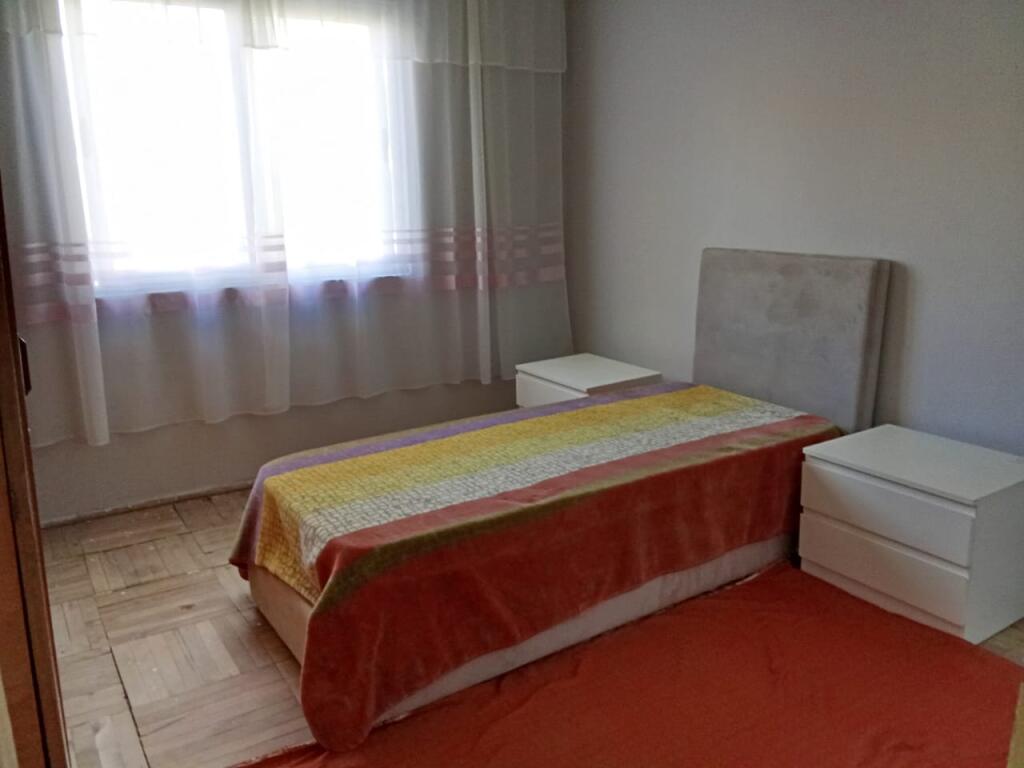 Apartament 2+1 tek Xhamlliku pranë Xhamisë Xhura