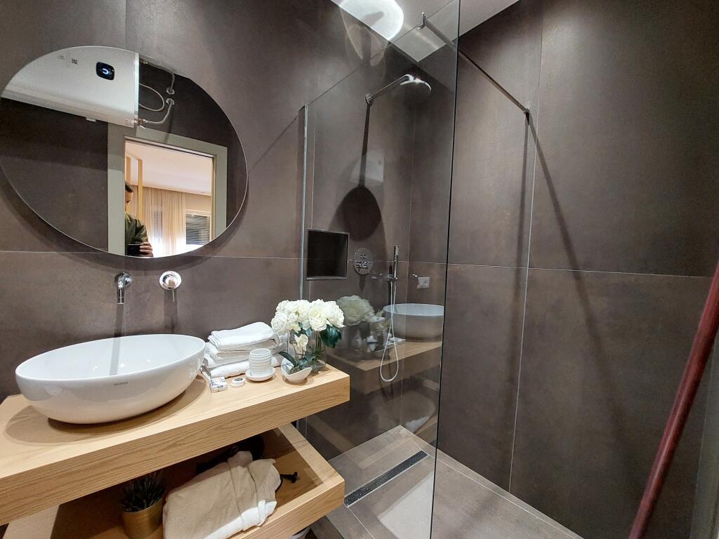 ESKLUZIVE në Lungomare, Vlorë! Shitet apartament 2+1+2 + post parkimi,