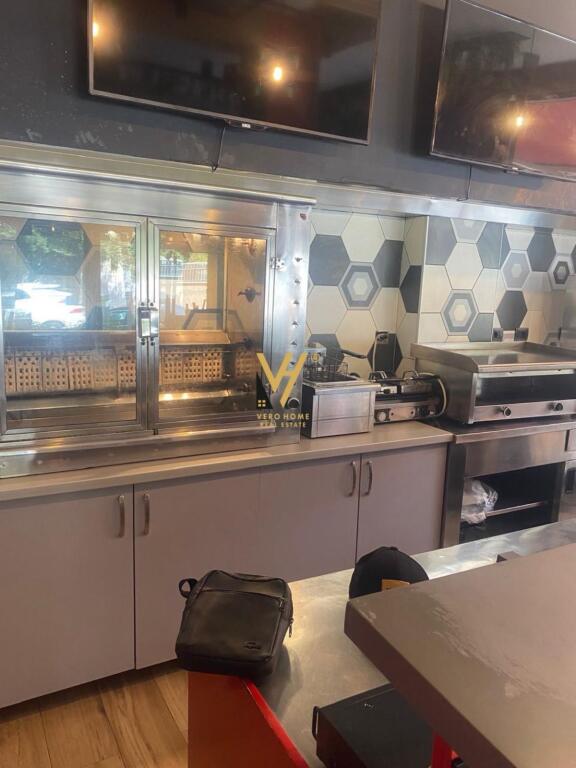 NEGOZIO 50 M2 IN AFFITTO PRESSO KOMUNA E PARISIT