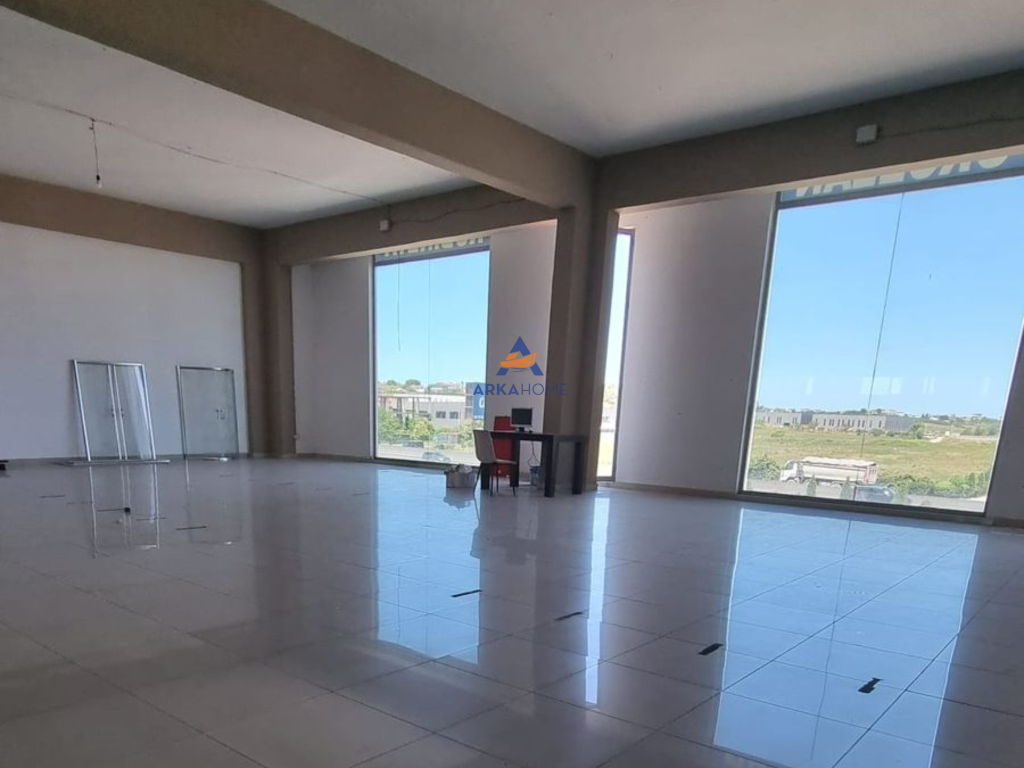 AFFITTASI UN CAPANNONE 900M2 "AUTOSTRADA TIRANA-DURRES".