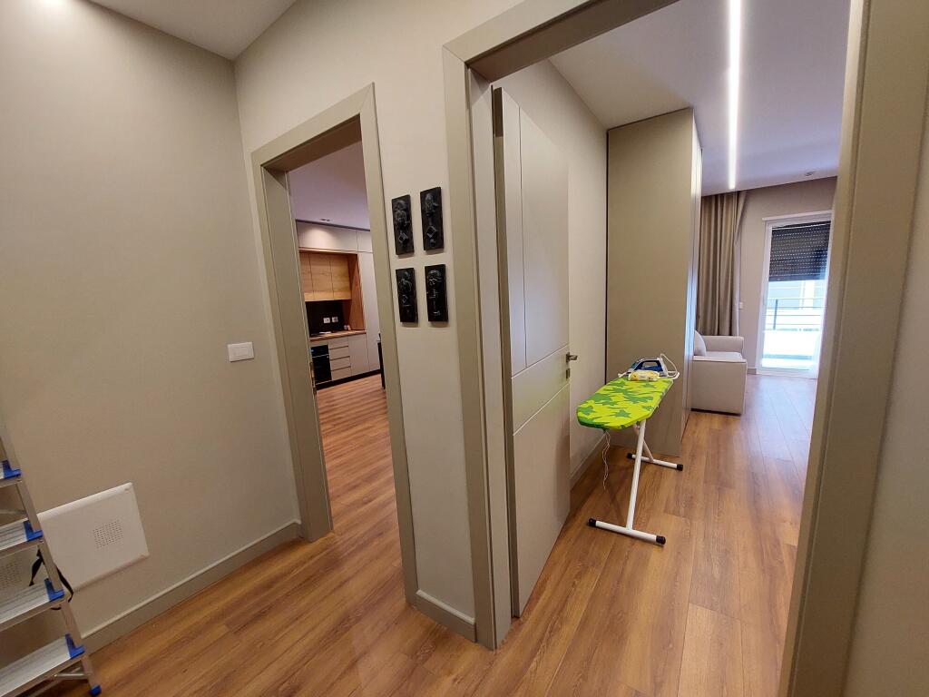 ESKLUZIVE në Lungomare, Vlorë! Shitet apartament 2+1+2 + post parkimi,