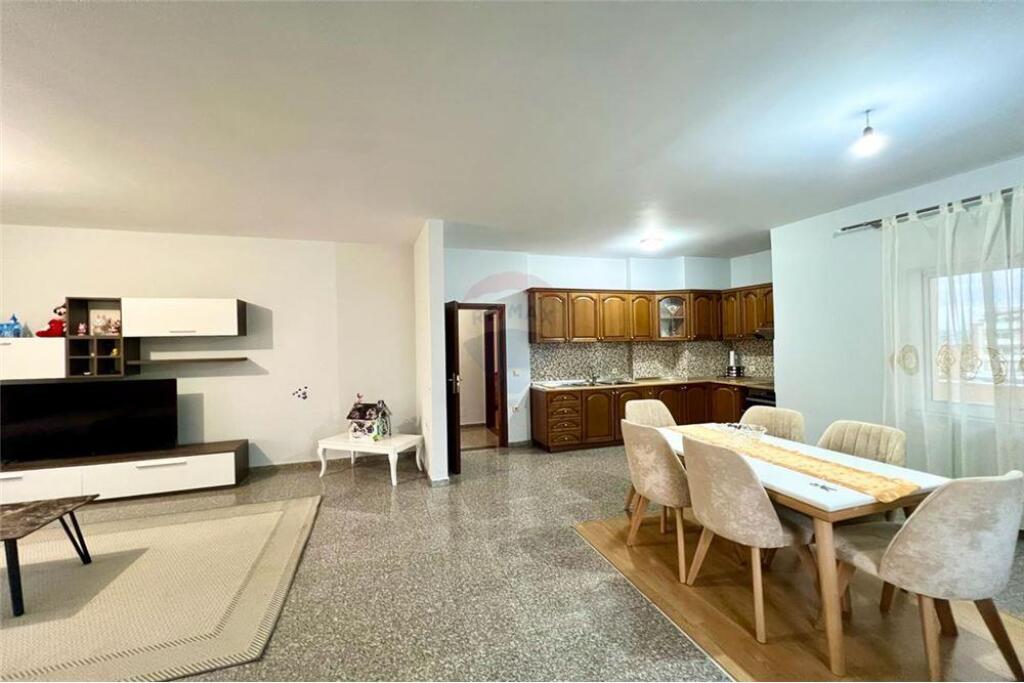 JEPET PER QIRA APARTAMENT 2+1+2 NE KINOSTUDIO