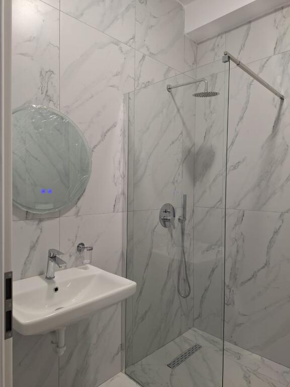 2+1 APARTMENT FOR RENT (Kaimi Complex, Ali Demi, Tirana) NO COMMISSION