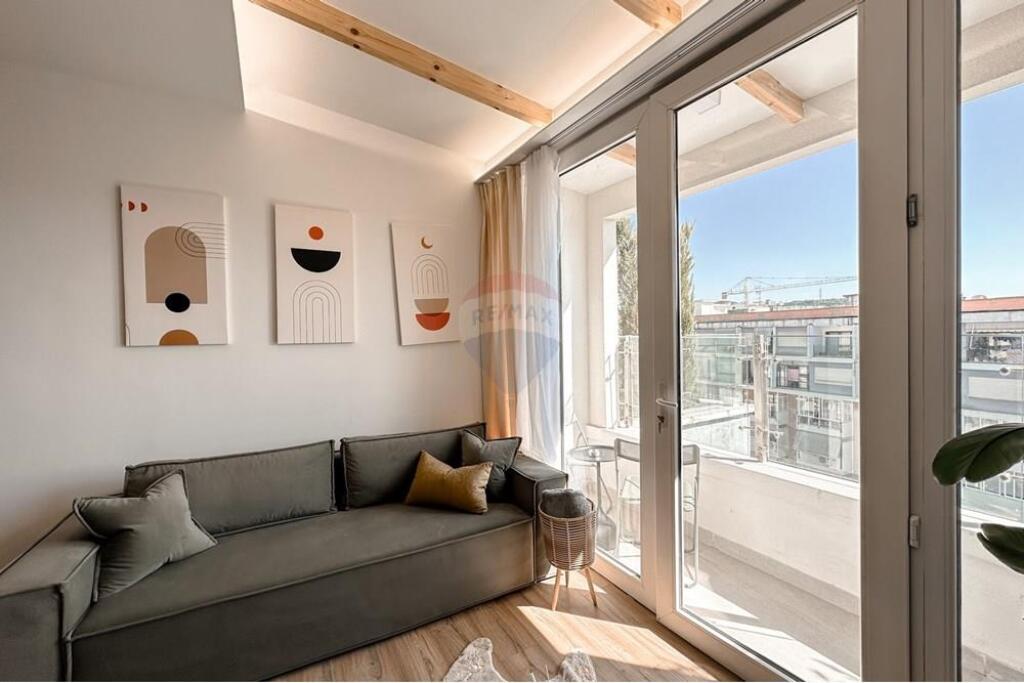 Studio di Lusso in Vendita ad Astir!