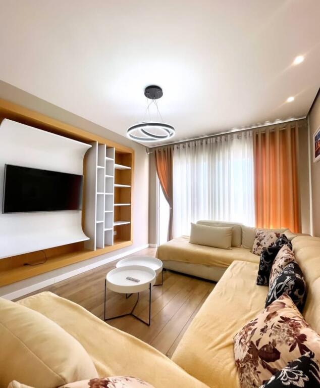 Përballë me Misto Mame, Kompleksi Cabej shesim apartament 2+1+2