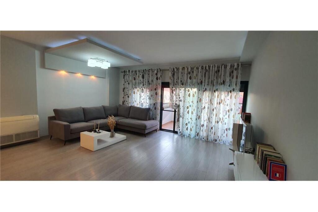 APARTAMENT ME QIRA 2+1+2 RRUGA M Shyr