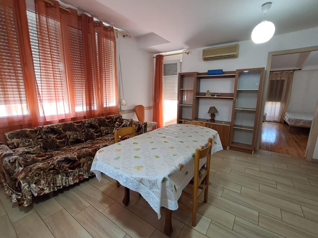 Appartamento 1+1 in affitto al 4° piano di una villa, Durazzo