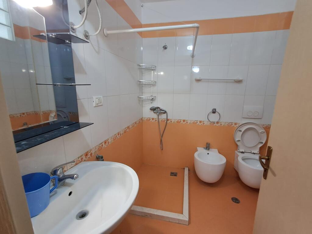 Appartamento 1+1 in affitto al 4° piano di una villa, Durazzo