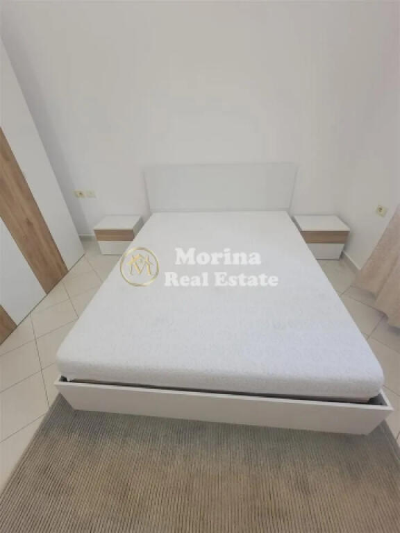 Qera, Hyrje Private 1+1, Porcelan