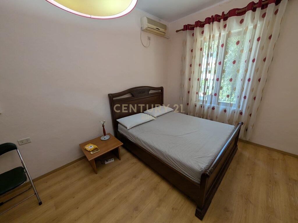 Apartament 2+1 për qira pranë stadiumit Dinamo.